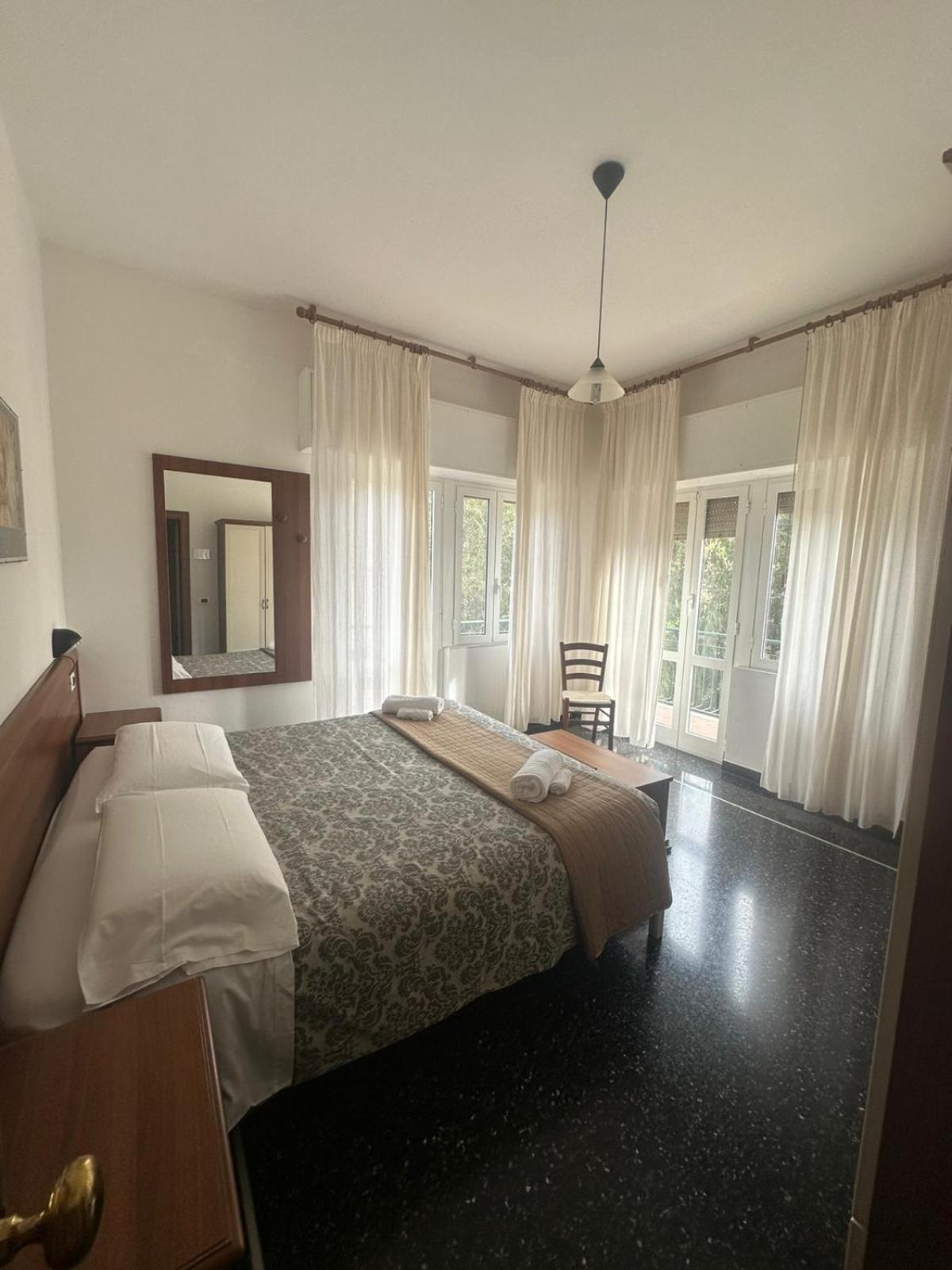 Hotel La Pineta Cogoleto Eksteriør billede