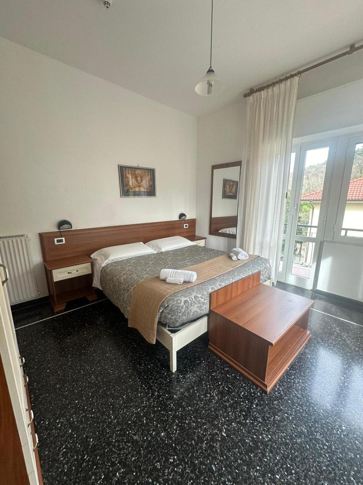 Hotel La Pineta Cogoleto Eksteriør billede